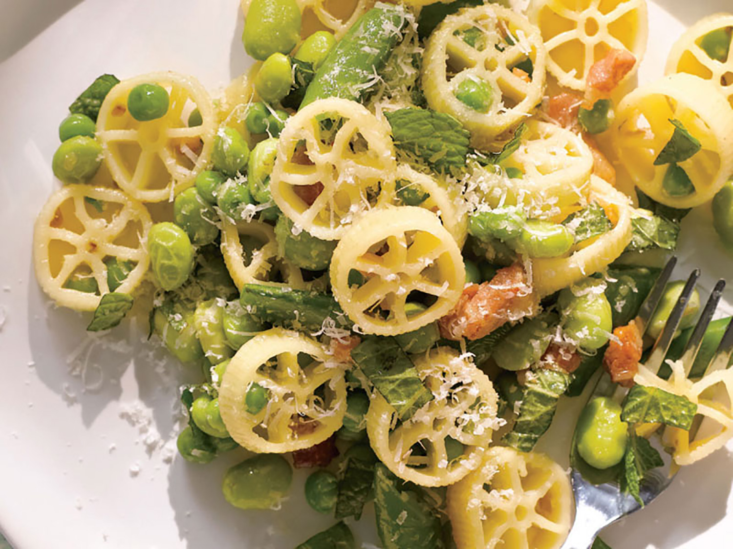 Kid Friendly Italian Dinners Wagon Wheel Pasta With Pancetta And Peas 