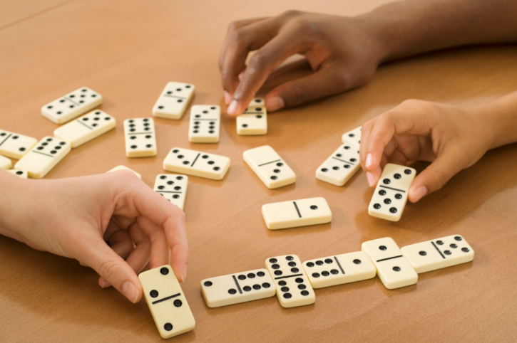 How to Play Dominoes 