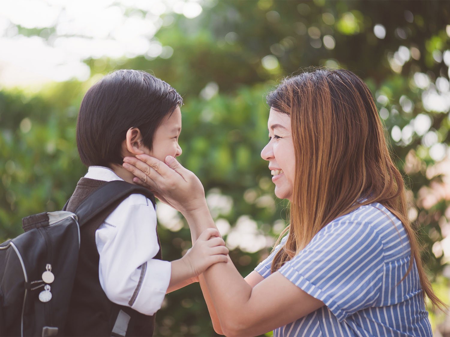 Mother said to her son. Прощание у азиатов. Азиатское прощание картинка. Say Goodbye to parents and go to School. Say Goodbye to parents.