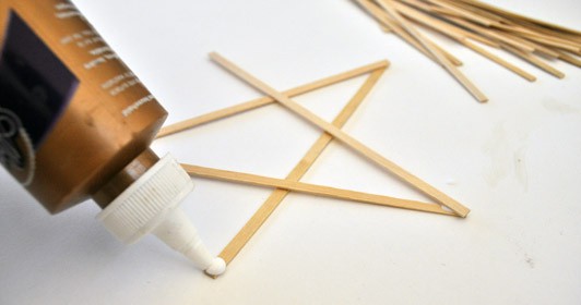 How to make coffee stirrer stars