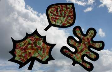 Thanksgiving Crafts for Kids: Leaf Suncatchers